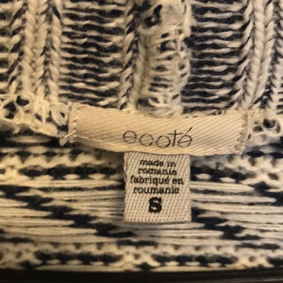 Gorgeous Oversized UO Sweater - Picture 3 of 3